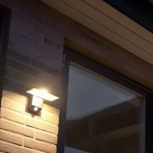 Utendørs lampe med sensor